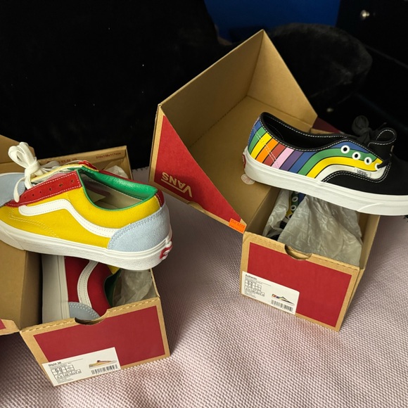 Vans - Picture 3 of 3